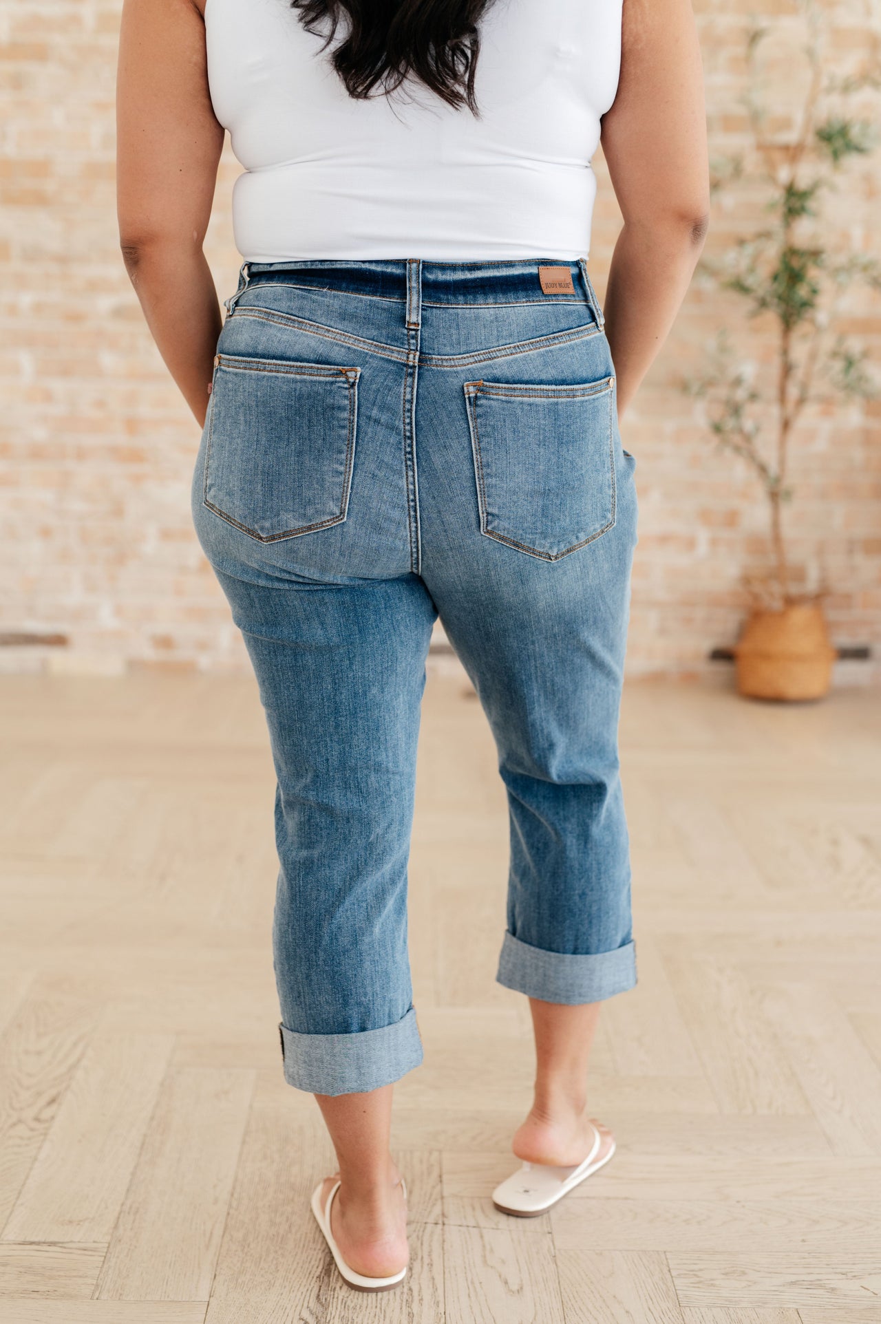 Laura Mid Rise Cuffed Skinny Capri Jeans Pants Ave Shops   